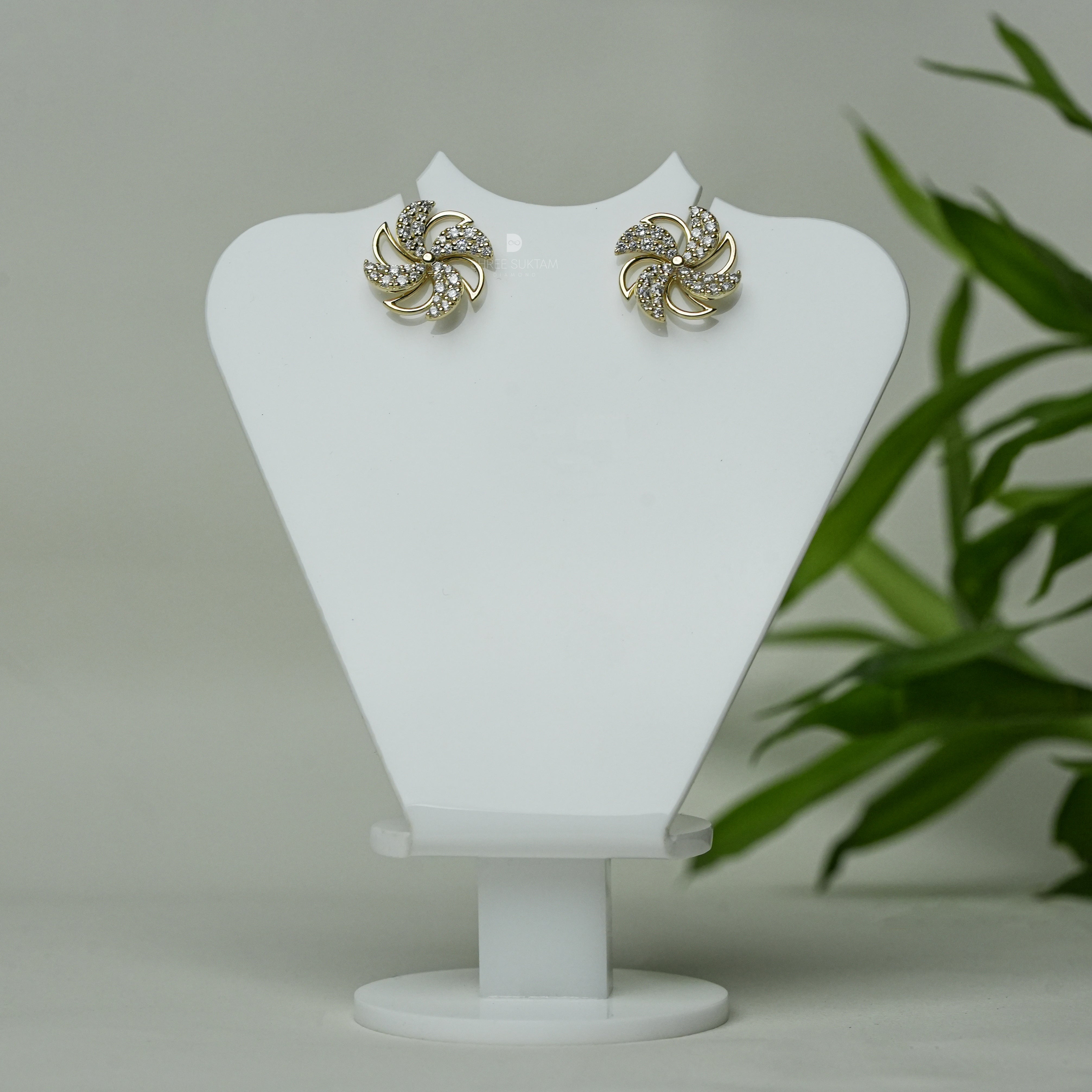 Round Floral Swirl Stud Earrings Sparkling Stones Timeless Luxury Jewelry for Women  Bridal Stud Earrings Elegant Gold Jewelry Anniversary Gift For Her Wedding Lab Grown Diamond studs