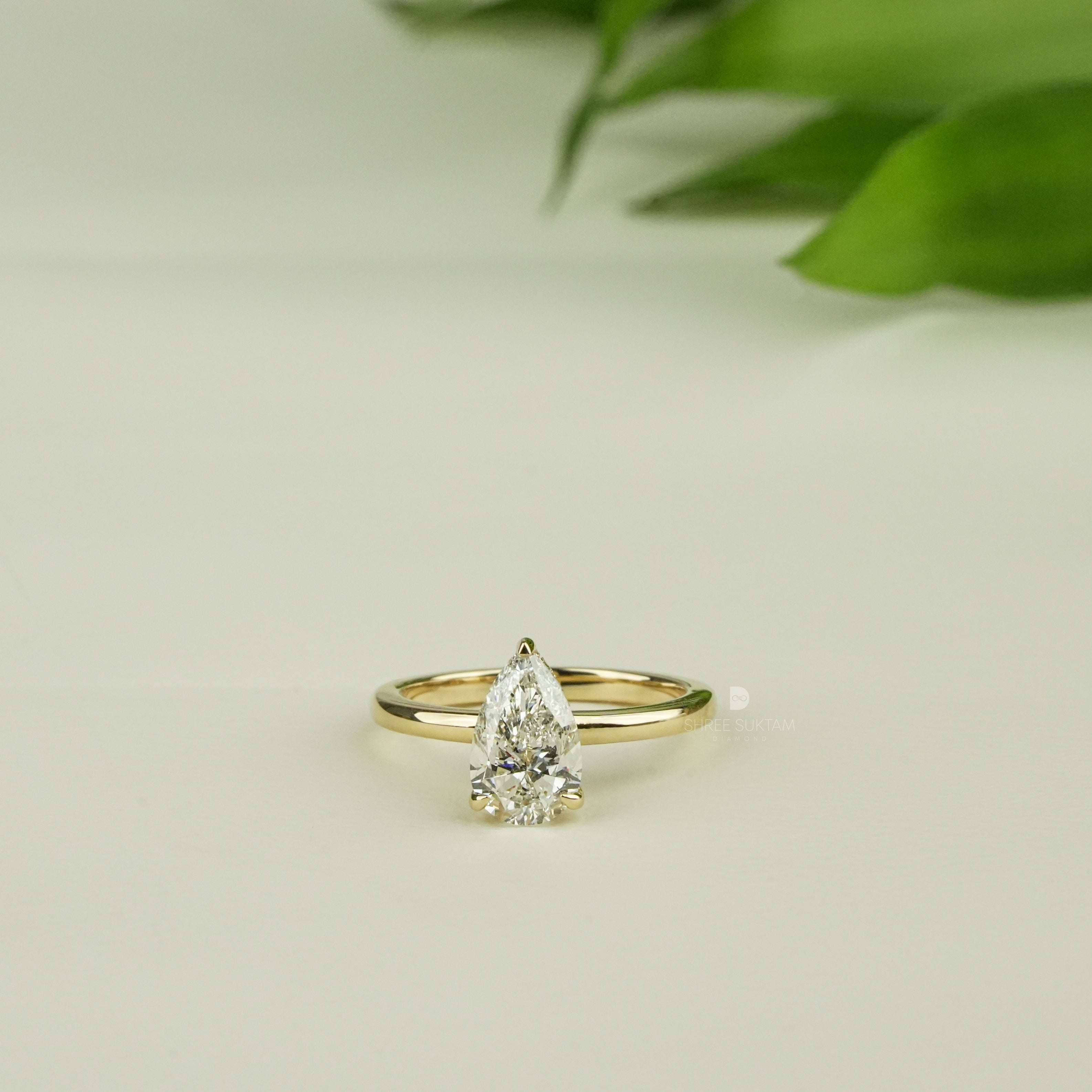 Pear Solitaire Diamond Engagement Ring Minimalist Bridal Ring Elegant Pear Diamond Wedding Ring Dainty Gold Promise Ring for Her Lab Grown Diamond