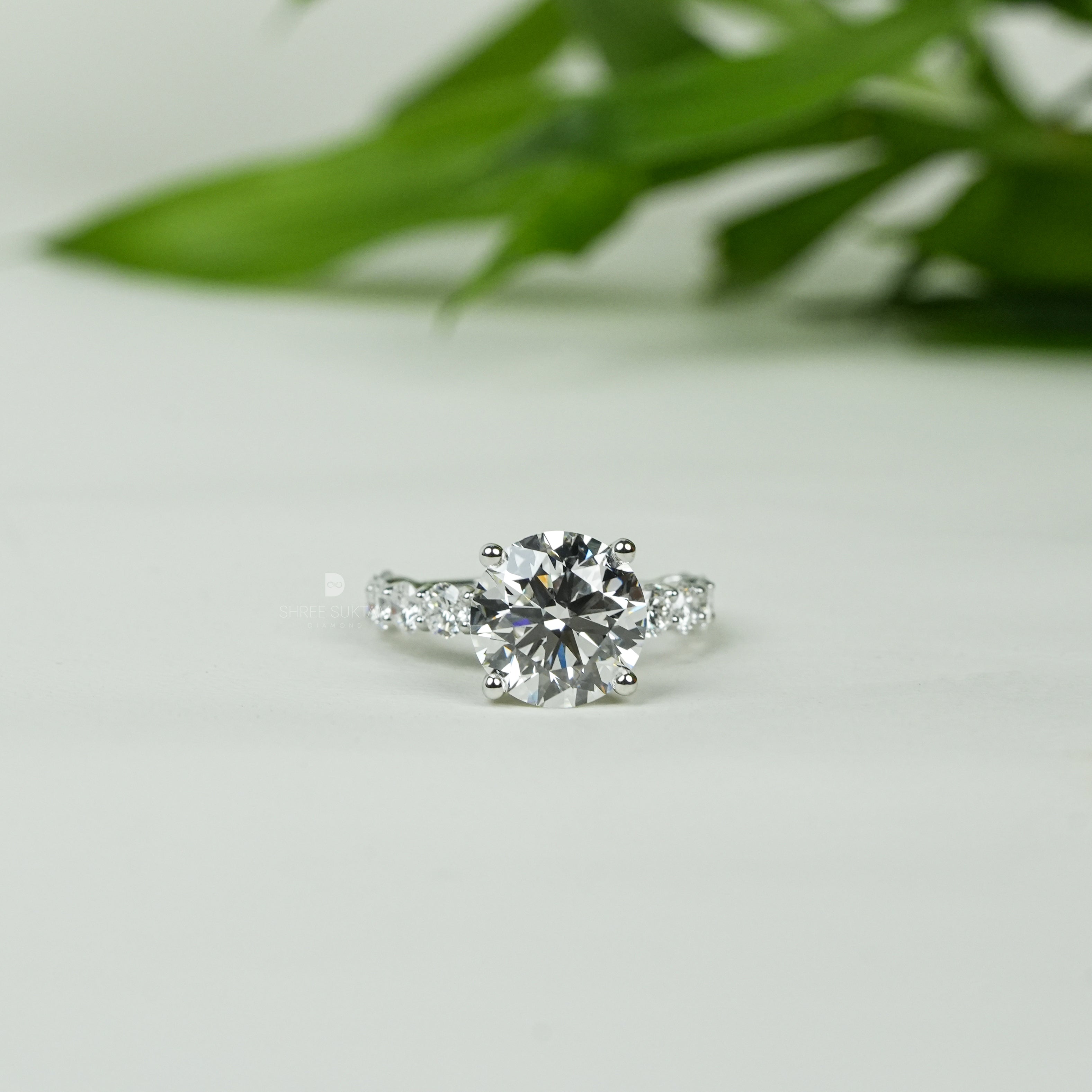 Elegant handcrafted gold jewelry featuring intricate detailing and a luxurious, polished finish. Designed to add timeless beauty and sophistication, this gold accessory is perfect for weddings, parties, or everyday elegance. Crafted with high-quality gold, it reflects luxury, style, and fine artistry, making it a standout statement piece for fashion-forward individuals. Ideal for gifting or personal wear.