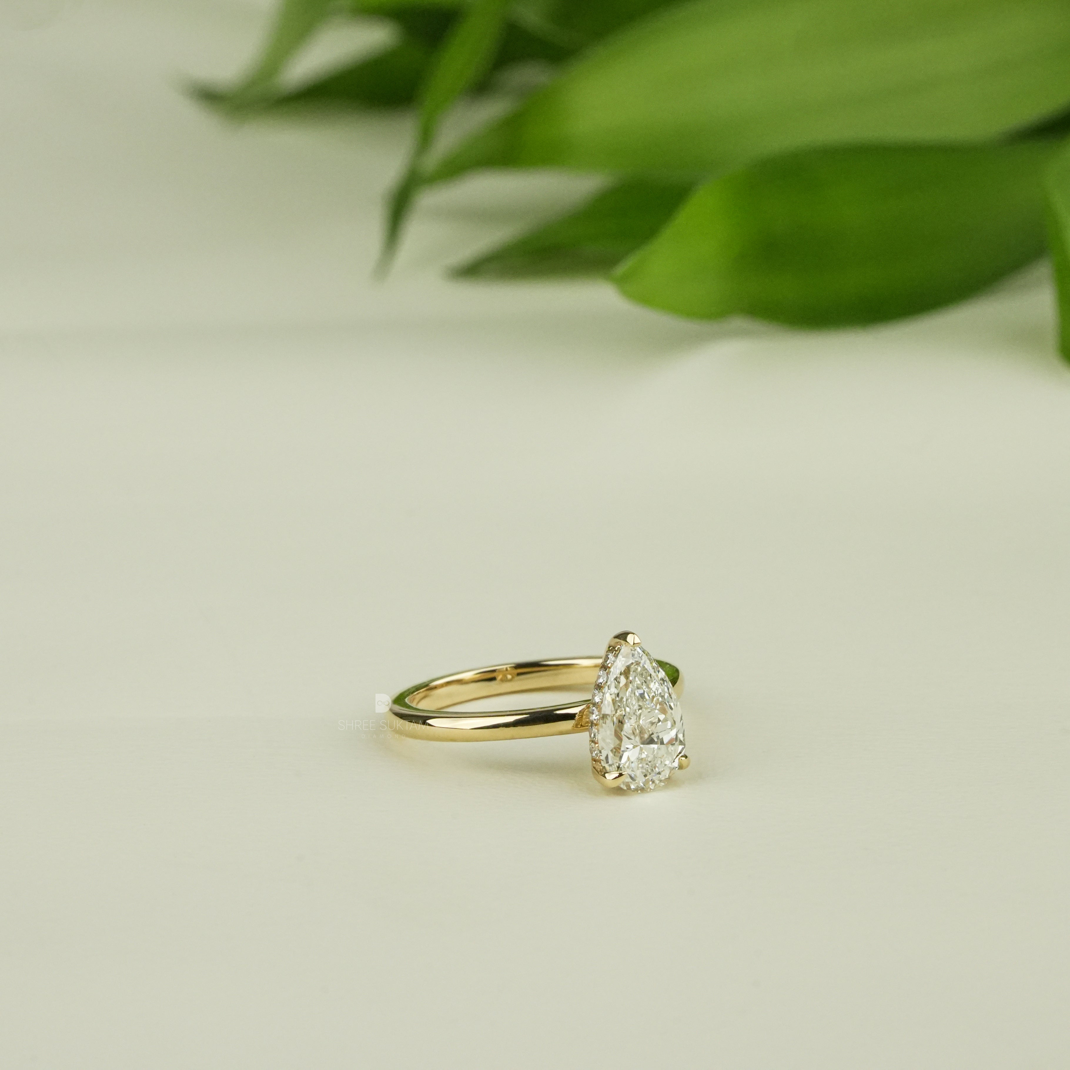 Pear Solitaire Diamond Engagement Ring Minimalist Bridal Ring Elegant Pear Diamond Wedding Ring Dainty Gold Promise Ring for Her Lab Grown Diamond