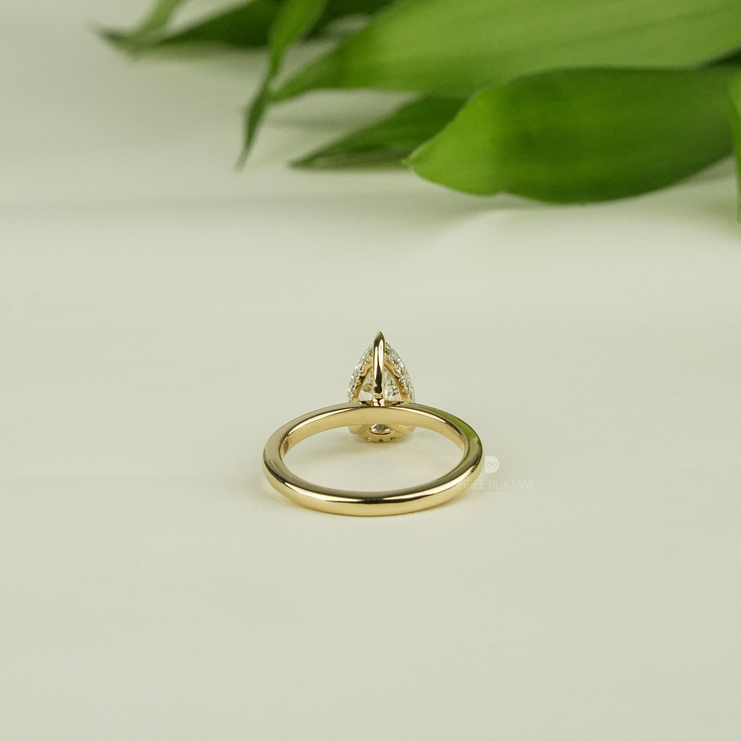 Pear Solitaire Diamond Engagement Ring Minimalist Bridal Ring Elegant Pear Diamond Wedding Ring Dainty Gold Promise Ring for Her Lab Grown Diamond
