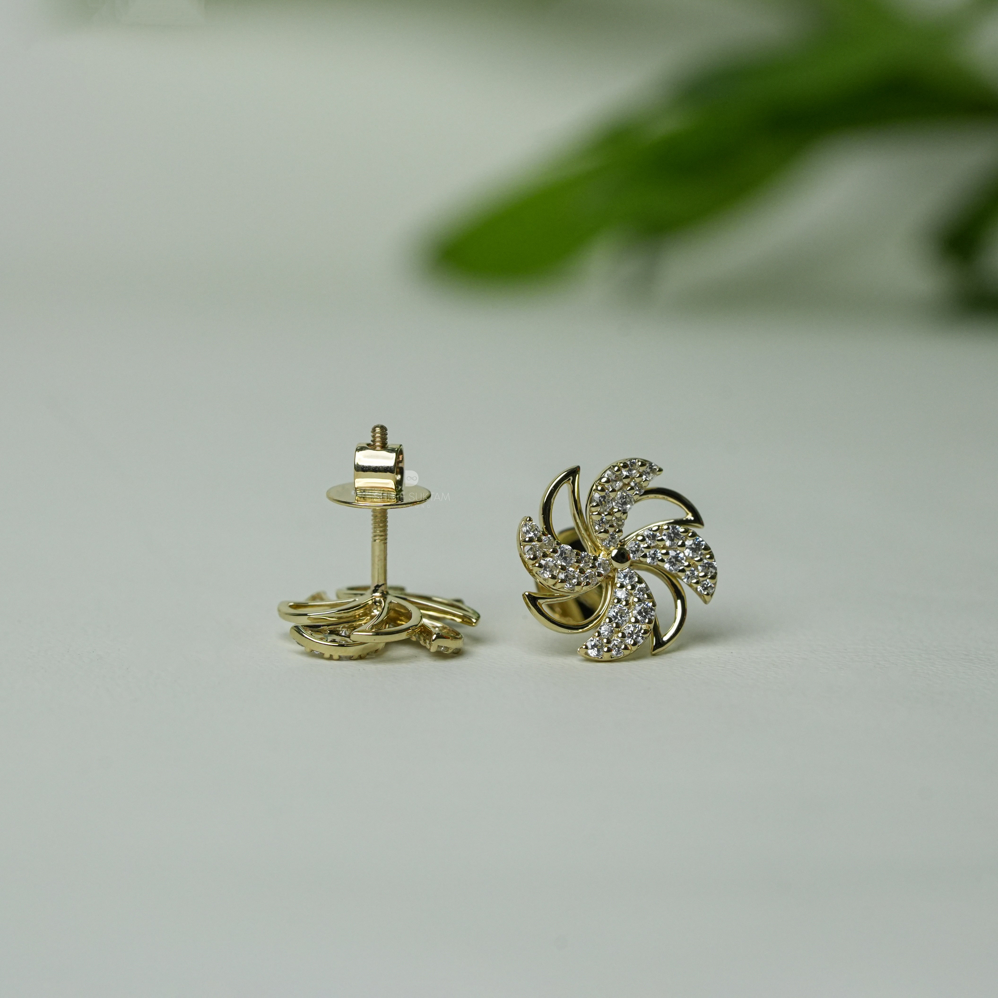 Round Floral Swirl Stud Earrings Sparkling Stones Timeless Luxury Jewelry for Women  Bridal Stud Earrings Elegant Gold Jewelry Anniversary Gift For Her Wedding Lab Grown Diamond studs