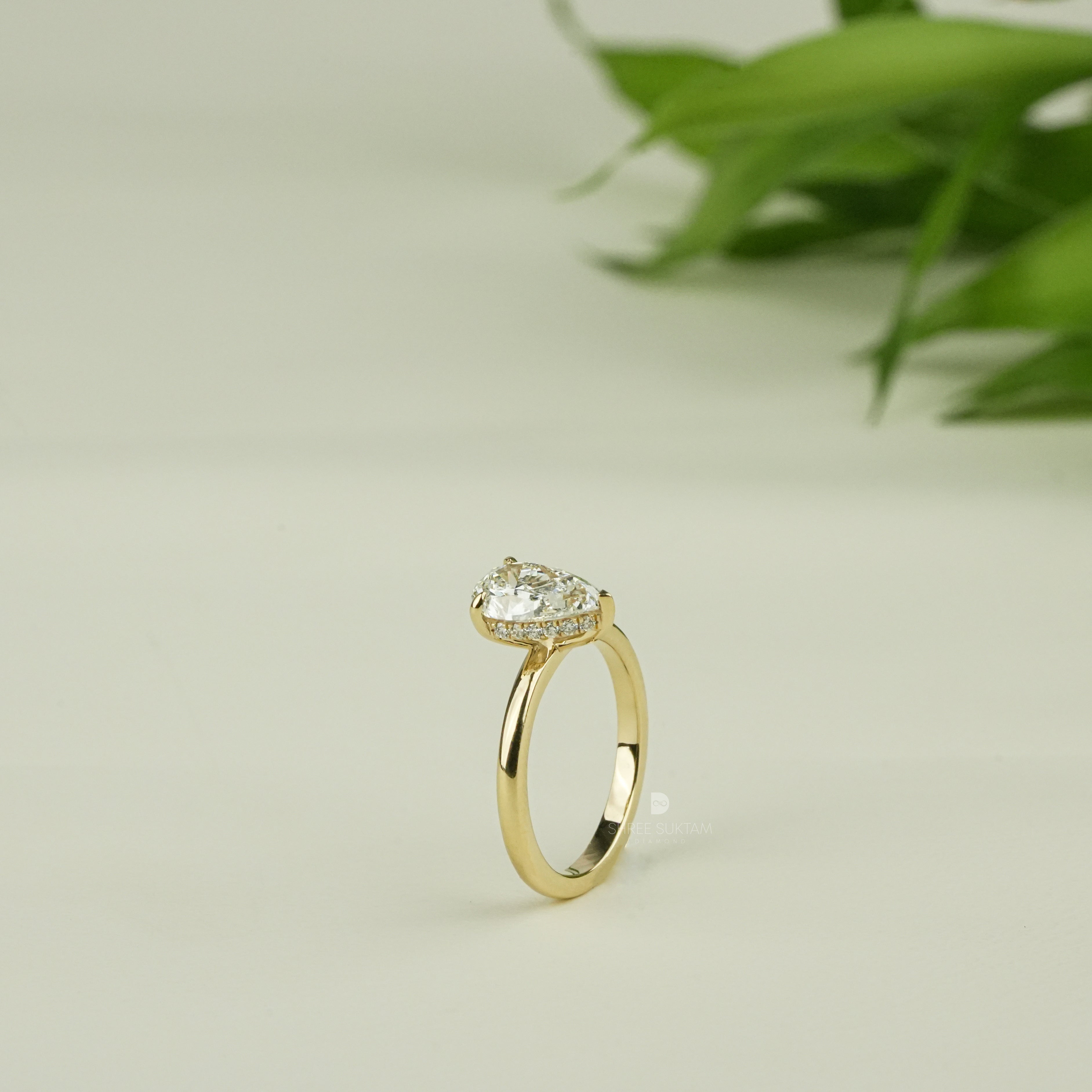 Pear Solitaire Diamond Engagement Ring Minimalist Bridal Ring Elegant Pear Diamond Wedding Ring Dainty Gold Promise Ring for Her Lab Grown Diamond