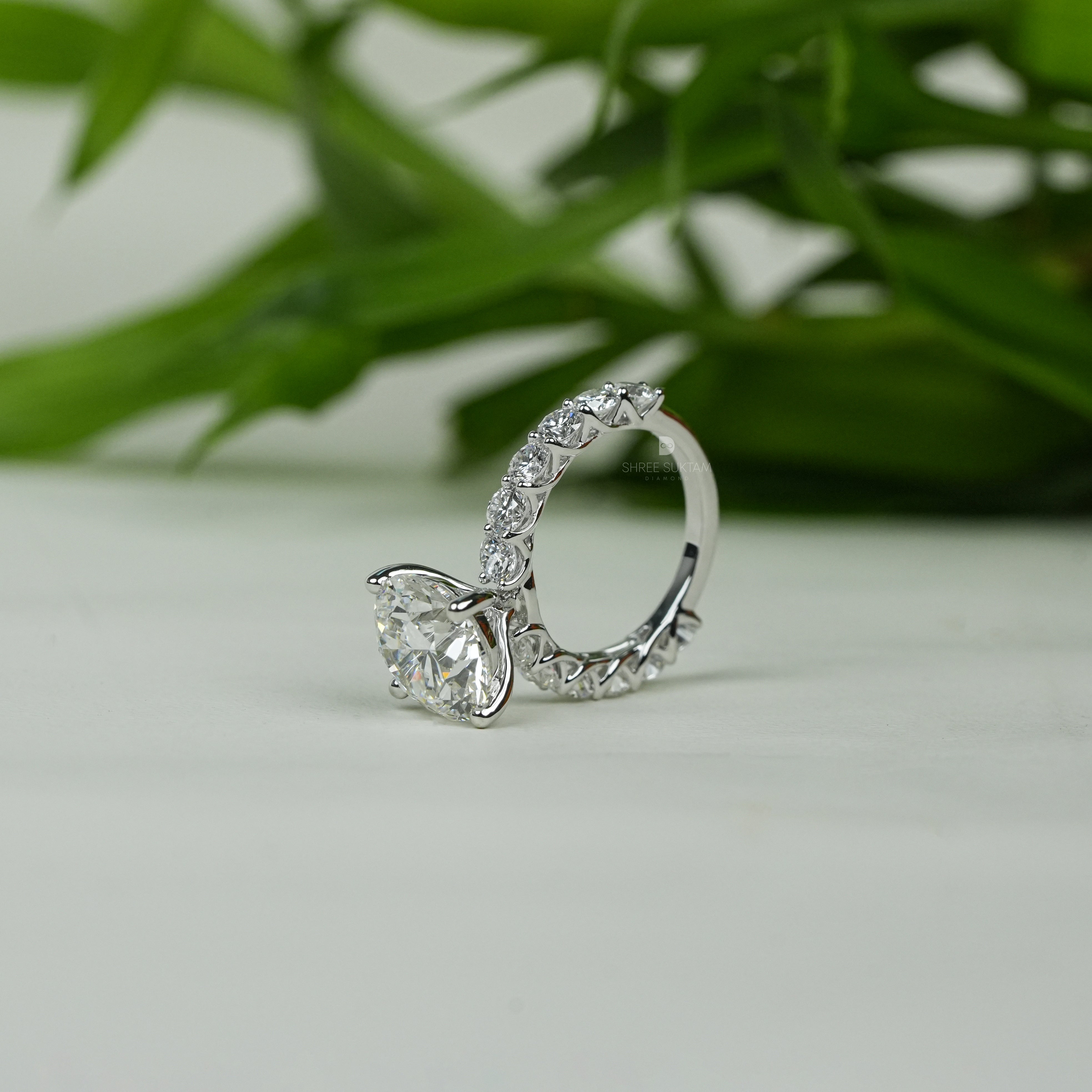 Elegant handcrafted gold jewelry featuring intricate detailing and a luxurious, polished finish. Designed to add timeless beauty and sophistication, this gold accessory is perfect for weddings, parties, or everyday elegance. Crafted with high-quality gold, it reflects luxury, style, and fine artistry, making it a standout statement piece for fashion-forward individuals. Ideal for gifting or personal wear.