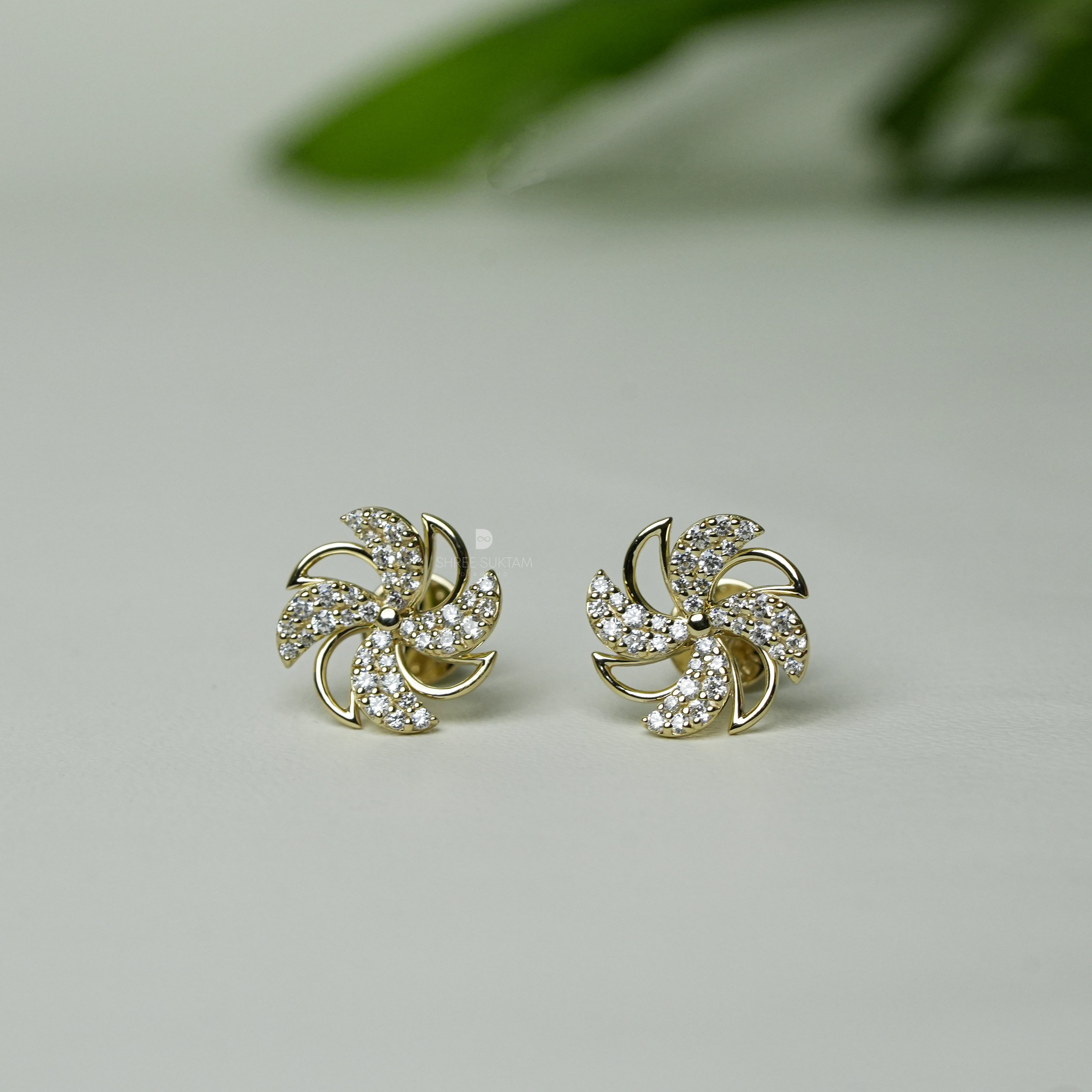 Round Floral Swirl Stud Earrings Sparkling Stones Timeless Luxury Jewelry for Women  Bridal Stud Earrings Elegant Gold Jewelry Anniversary Gift For Her Wedding Lab Grown Diamond studs