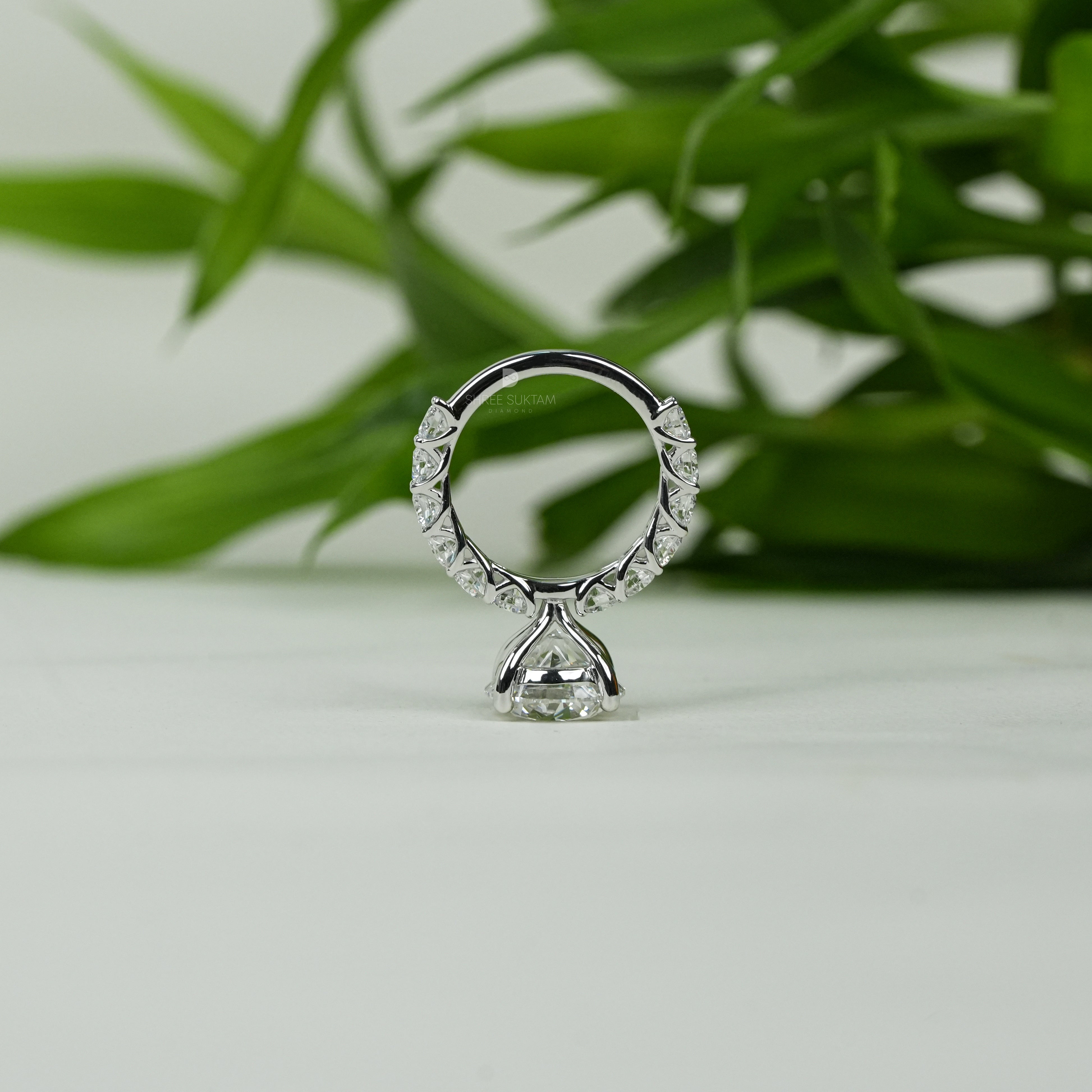 Elegant handcrafted gold jewelry featuring intricate detailing and a luxurious, polished finish. Designed to add timeless beauty and sophistication, this gold accessory is perfect for weddings, parties, or everyday elegance. Crafted with high-quality gold, it reflects luxury, style, and fine artistry, making it a standout statement piece for fashion-forward individuals. Ideal for gifting or personal wear.