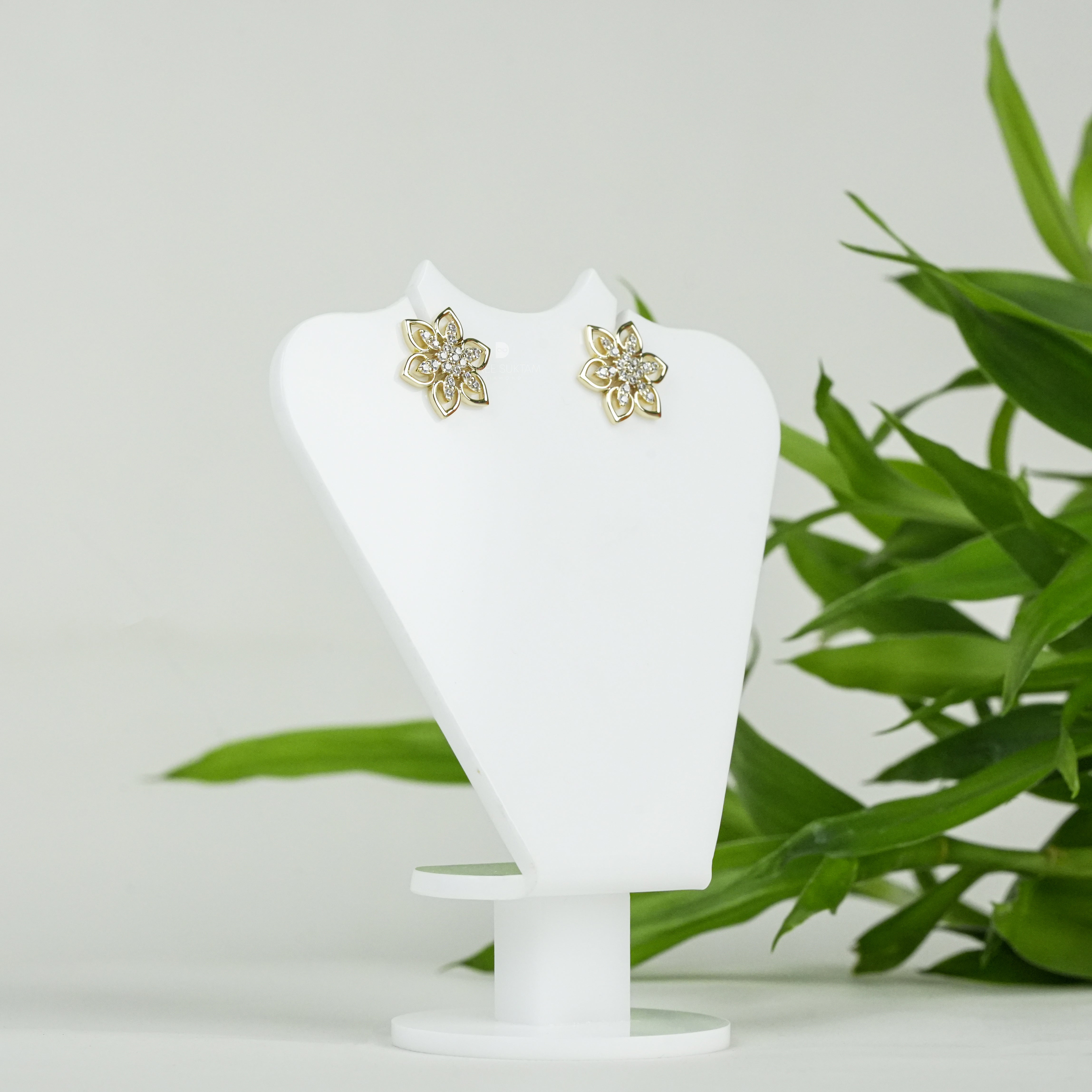 Elegant gold floral stud earrings featuring a delicate six-petal flower design adorned with sparkling cubic zirconia stones, perfect for everyday wear or special occasions. Crafted with fine attention to detail, these gold-plated earrings add a touch of timeless charm and sophistication. Ideal as a gift for women, these versatile studs pair beautifully with both casual and formal outfits, enhancing any jewelry collection.