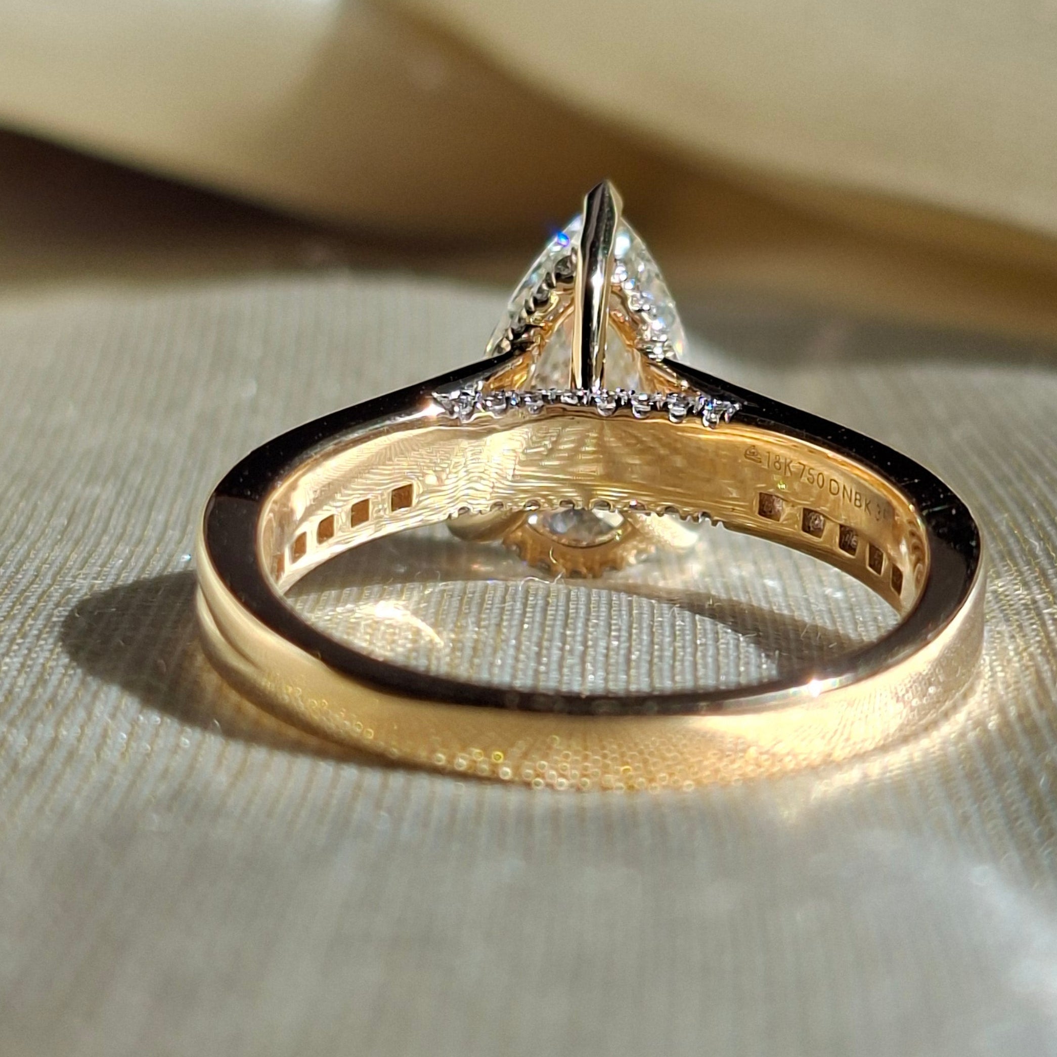 2 Carat Pear Cut Lab Grown Diamond Engagement Ring Pavé Wedding ring Solitaire Teardrop Ring