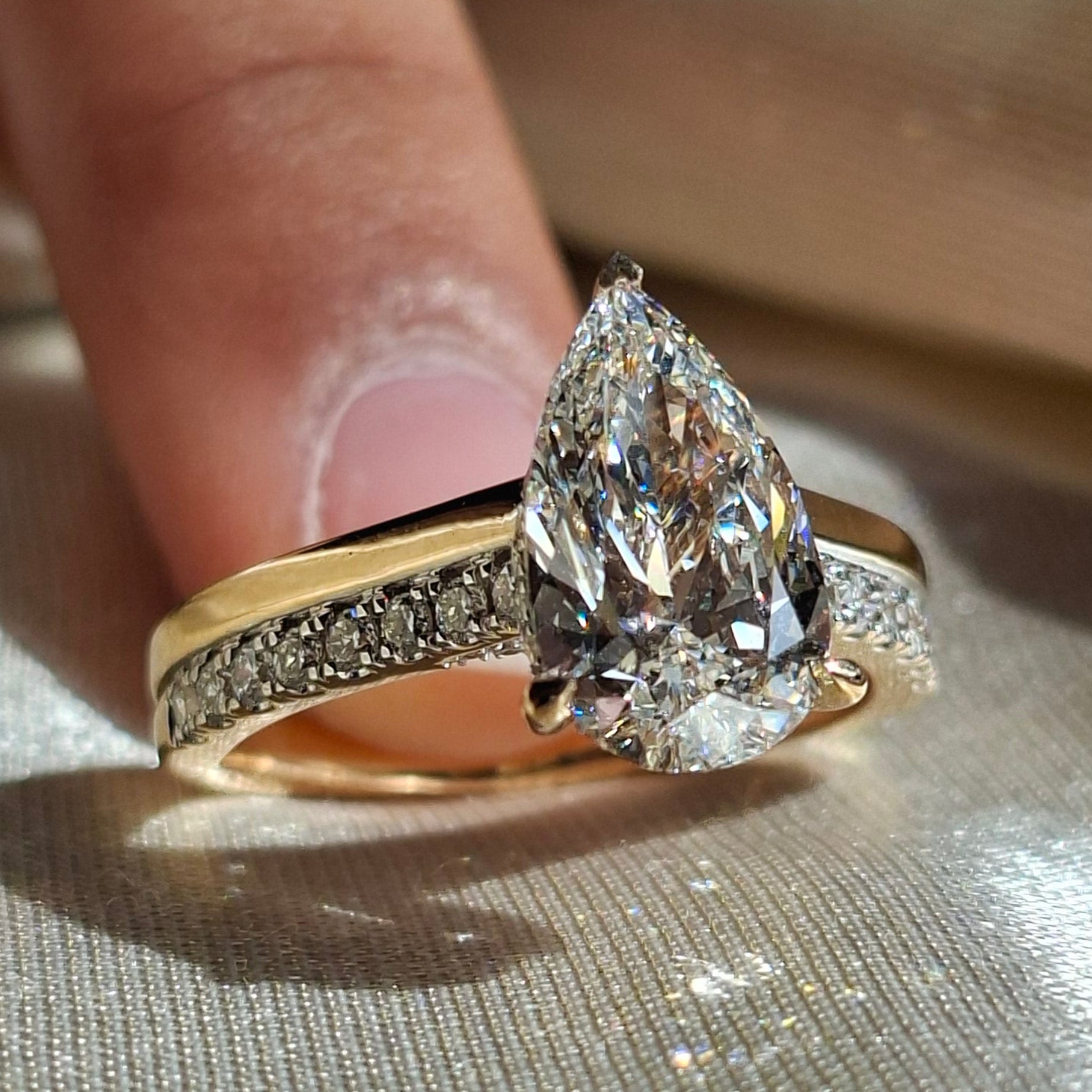 2 Carat Pear Cut Lab Grown Diamond Engagement Ring Pavé Wedding ring Solitaire Teardrop Ring