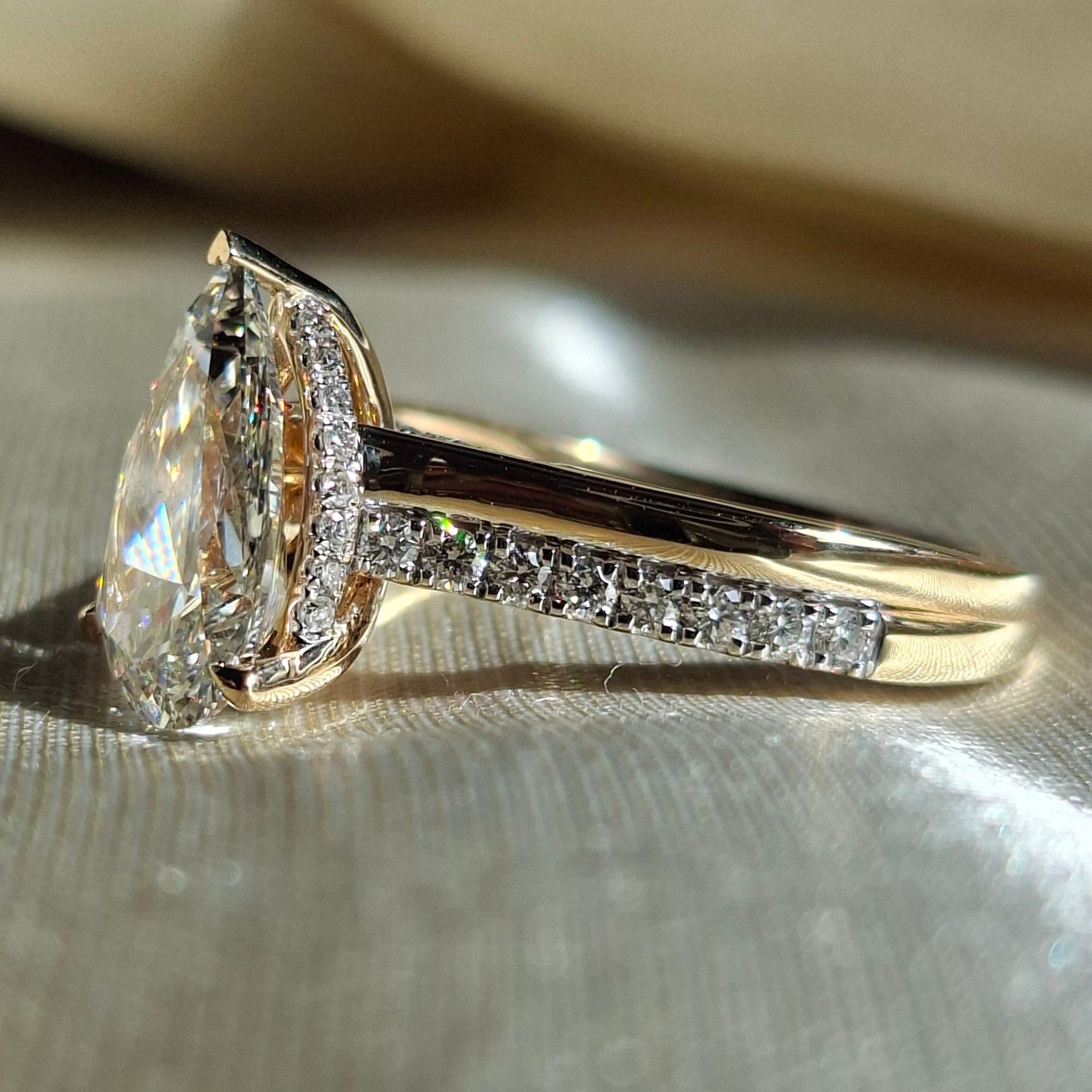 2 Carat Pear Cut Lab Grown Diamond Engagement Ring Pavé Wedding ring Solitaire Teardrop Ring