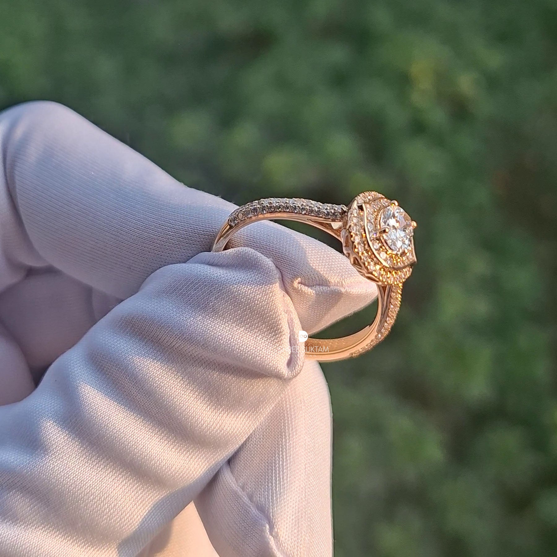 Oval Diamond Halo Engagement Ring Vintage Style Promise Ring Oval Diamond Ring Unique Bridal Ring Luxury Wedding Ring for Women