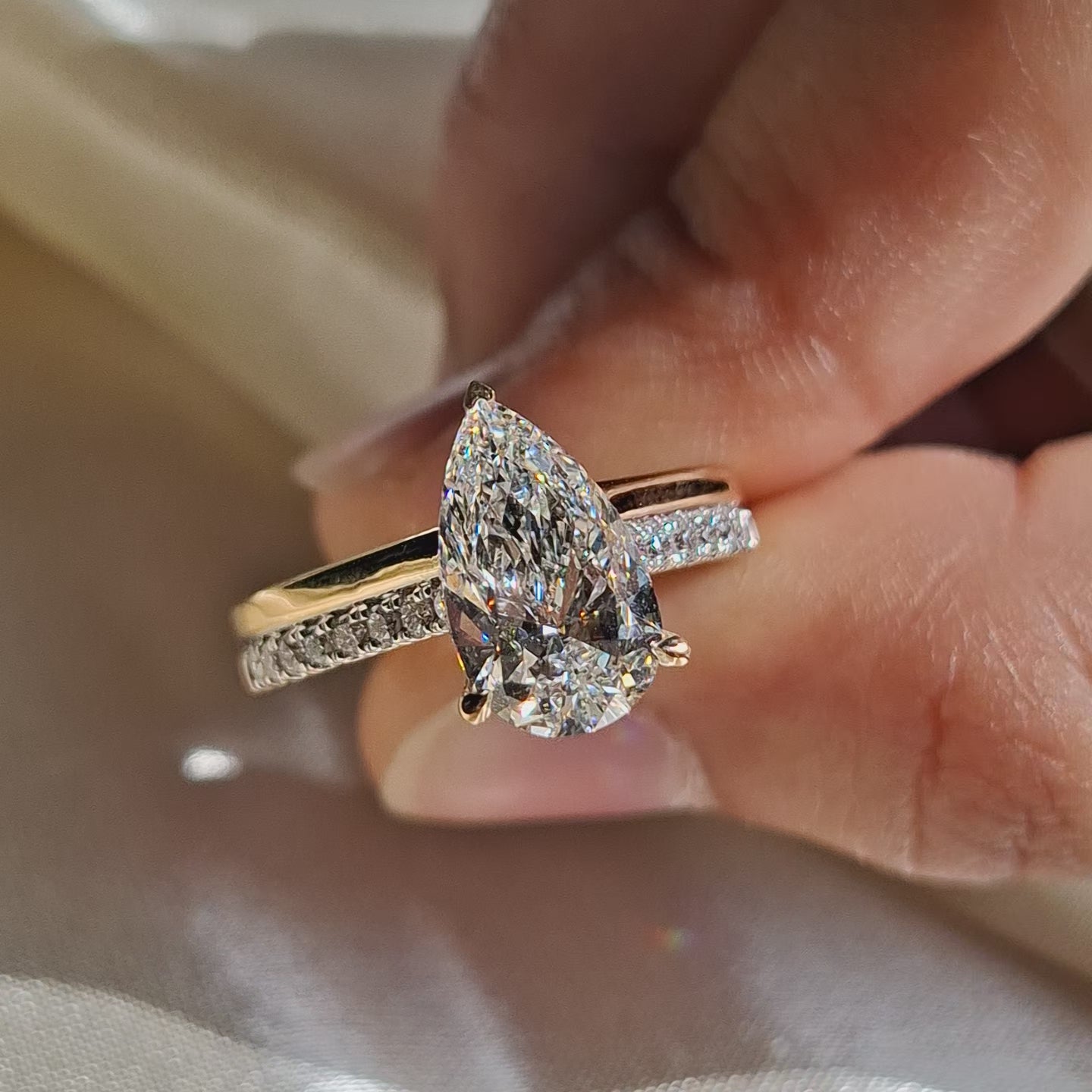 2 Carat Pear Cut Lab Grown Diamond Engagement Ring Pavé Wedding ring Solitaire Teardrop Ring